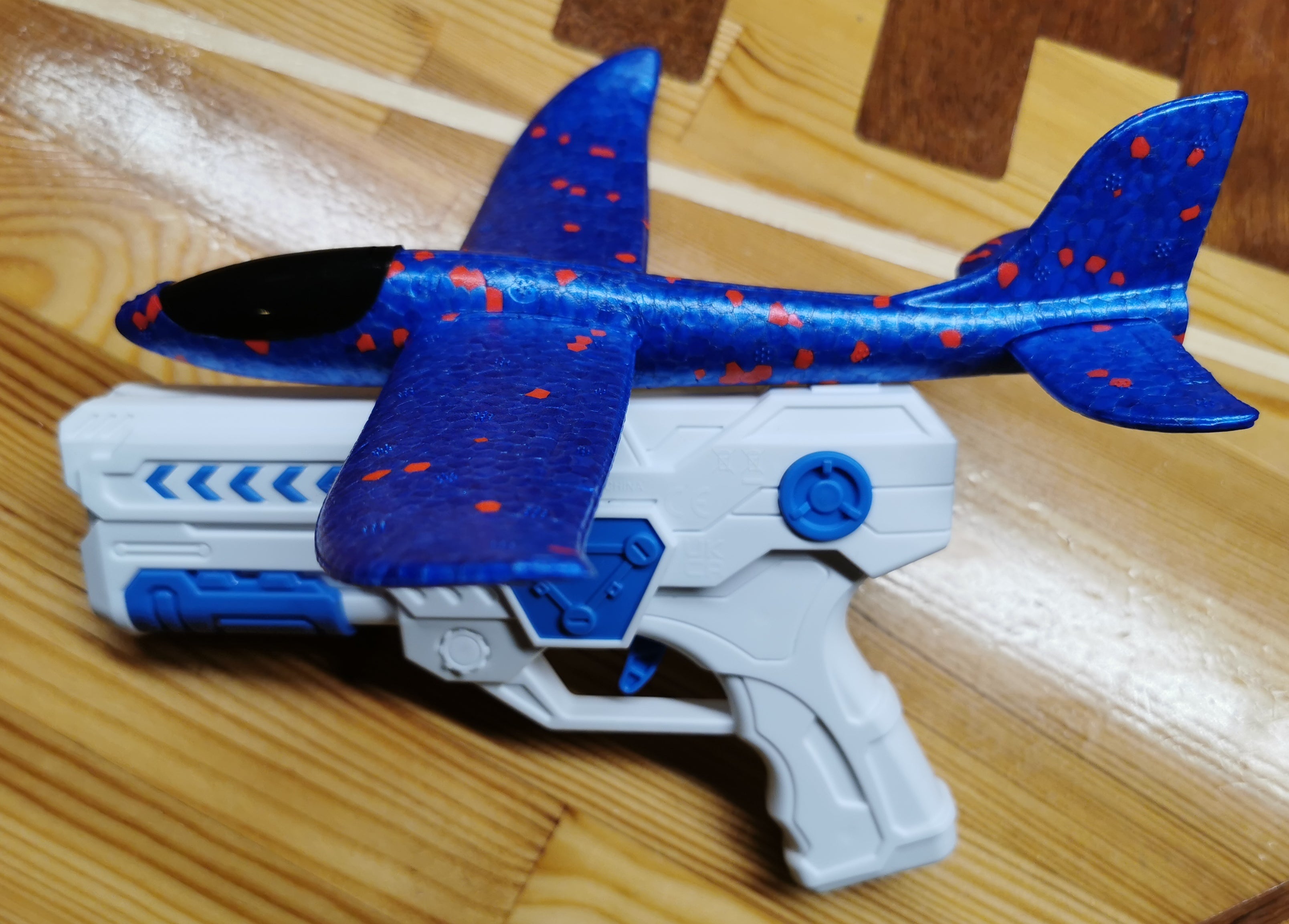 Lennuk koos katapuldiga (väike)