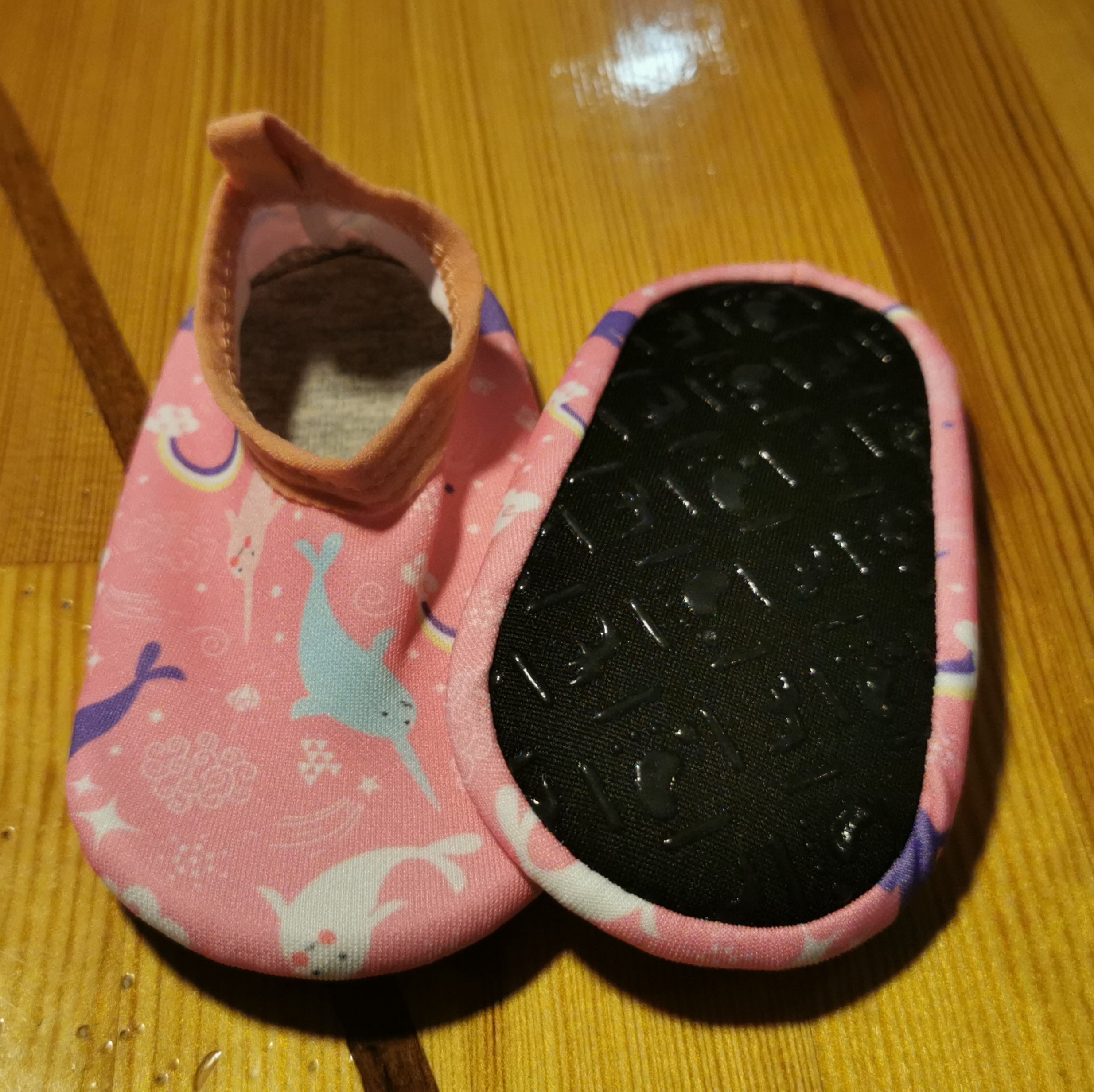 Rannasussid delfiinidega (roosad)