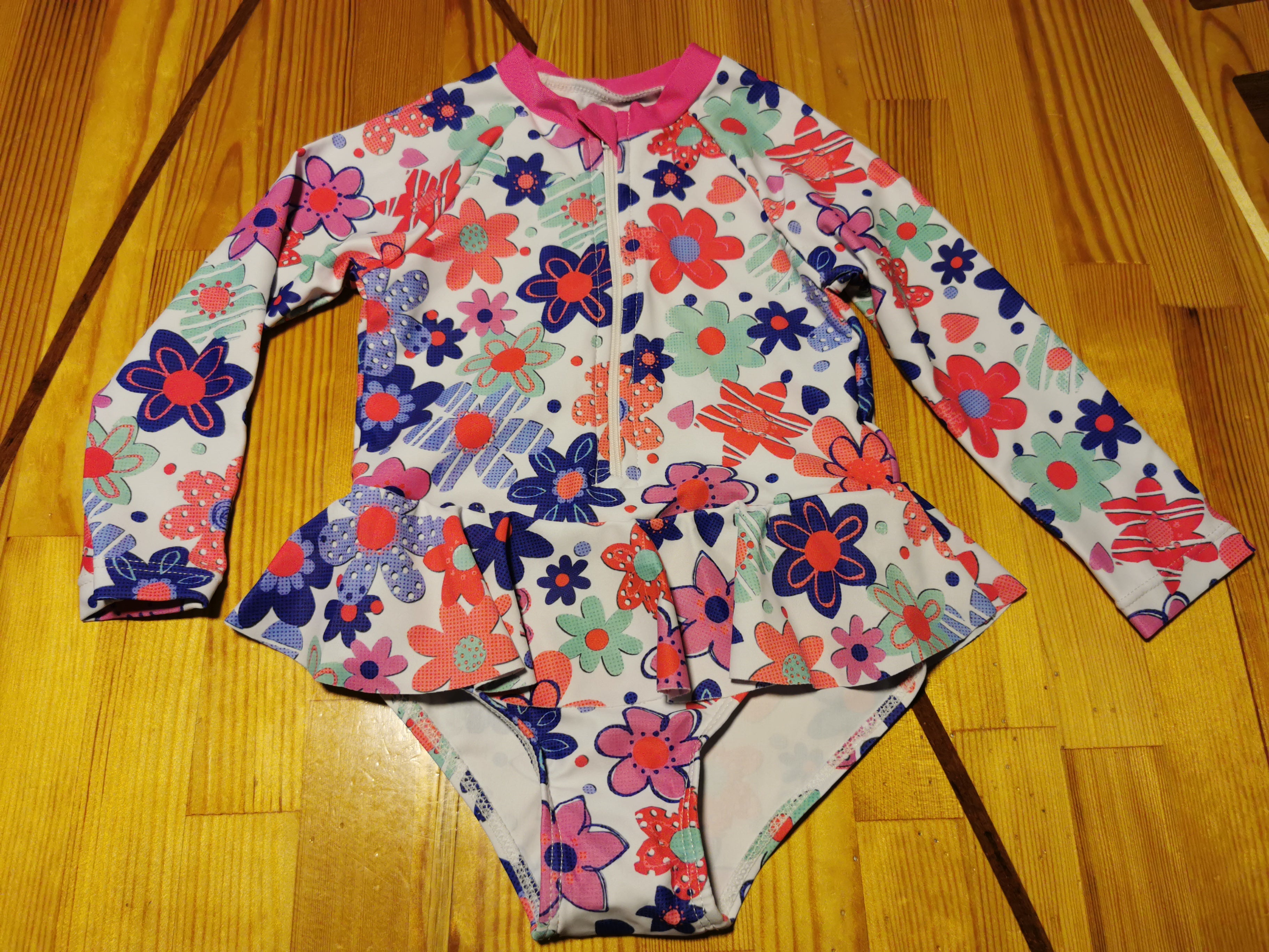 Pikkade varrukatega trikoo (lilledega)