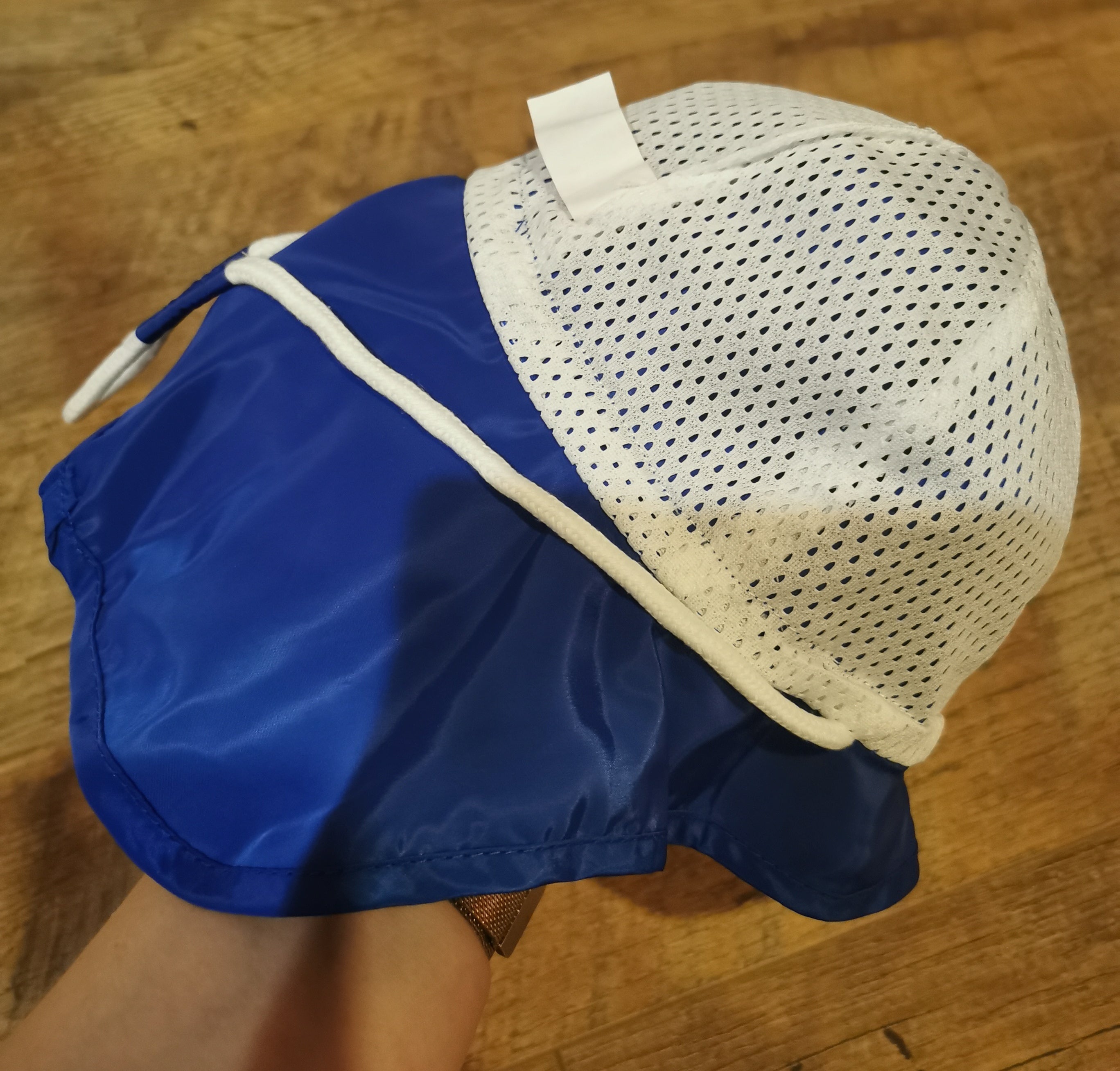 Kaitsev rannamüts beebidele