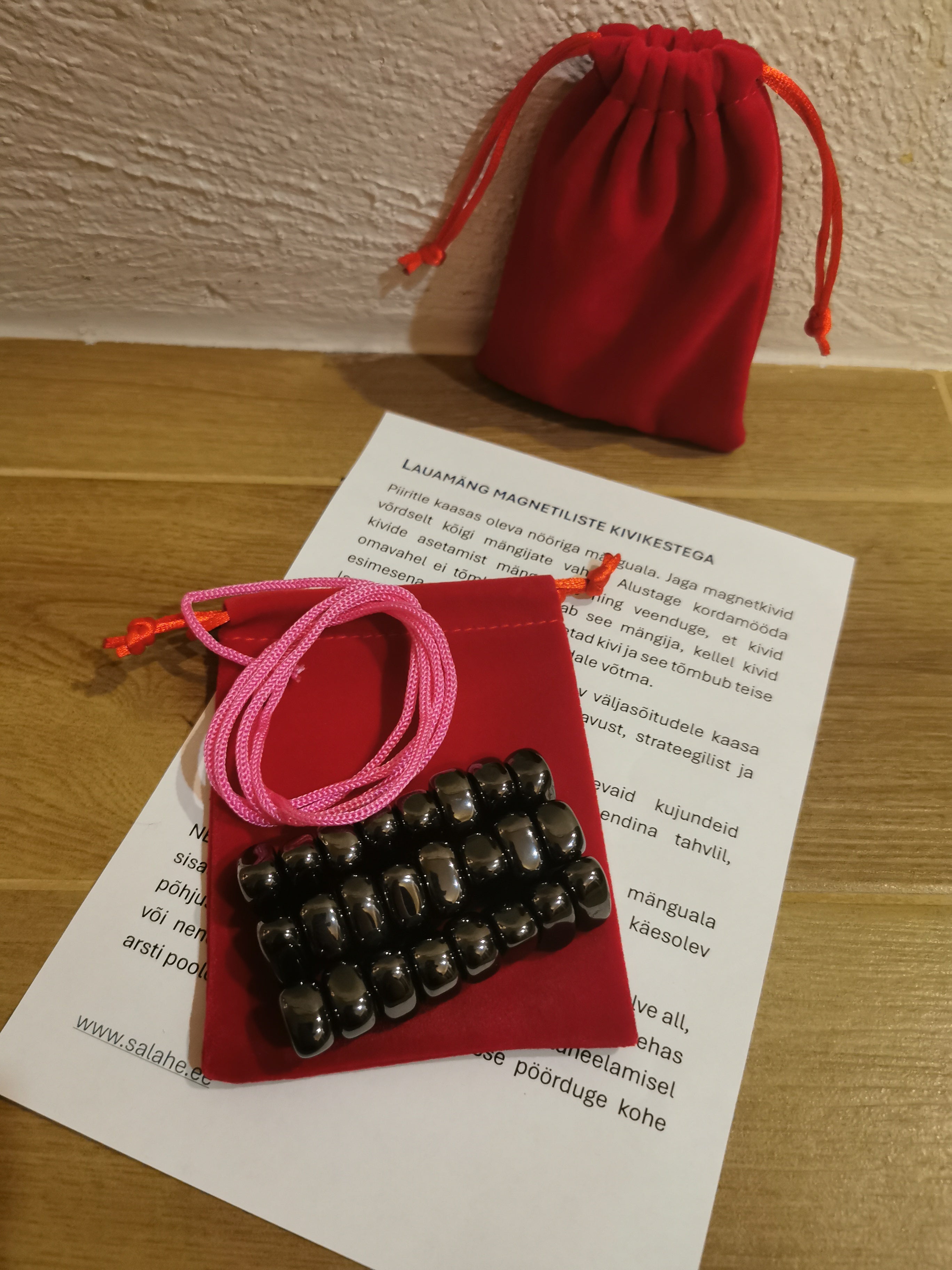 Lauamäng magnetiliste kivikestega