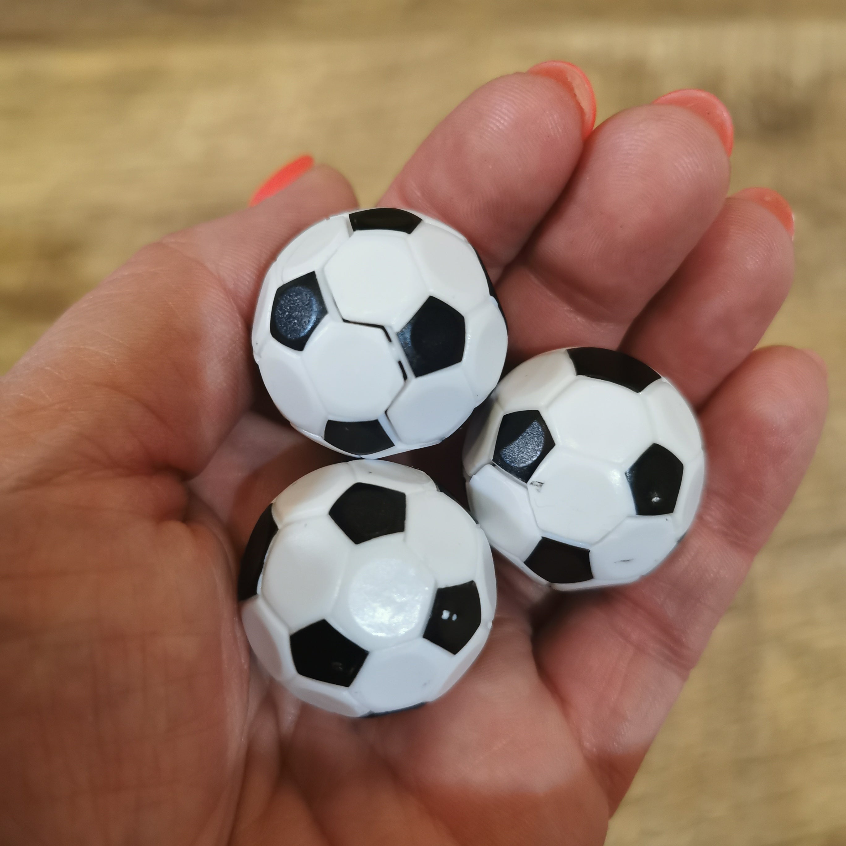Lauamäng magnetiliste jalgpallidega