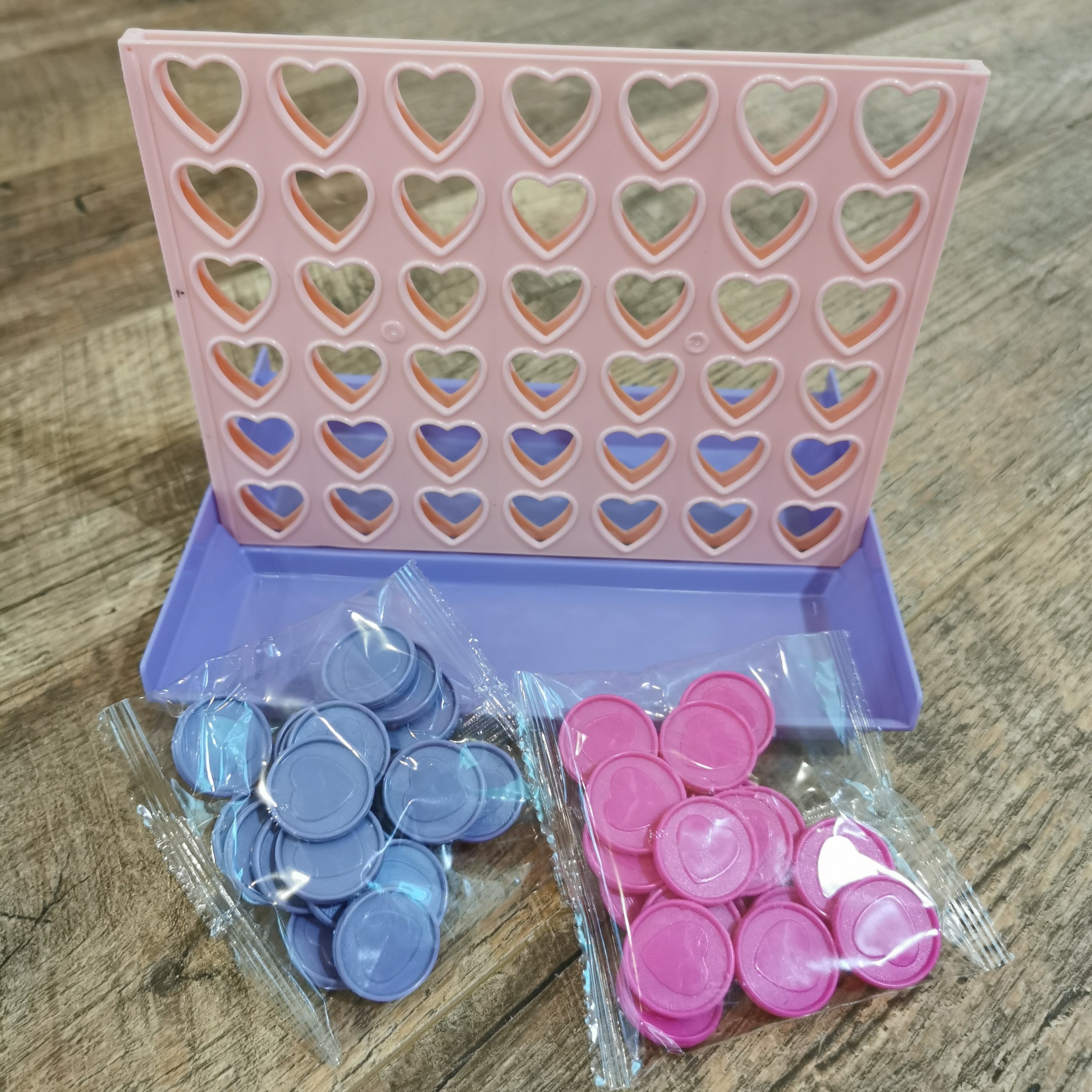 Plastikust lauamäng "4 südant ritta!"