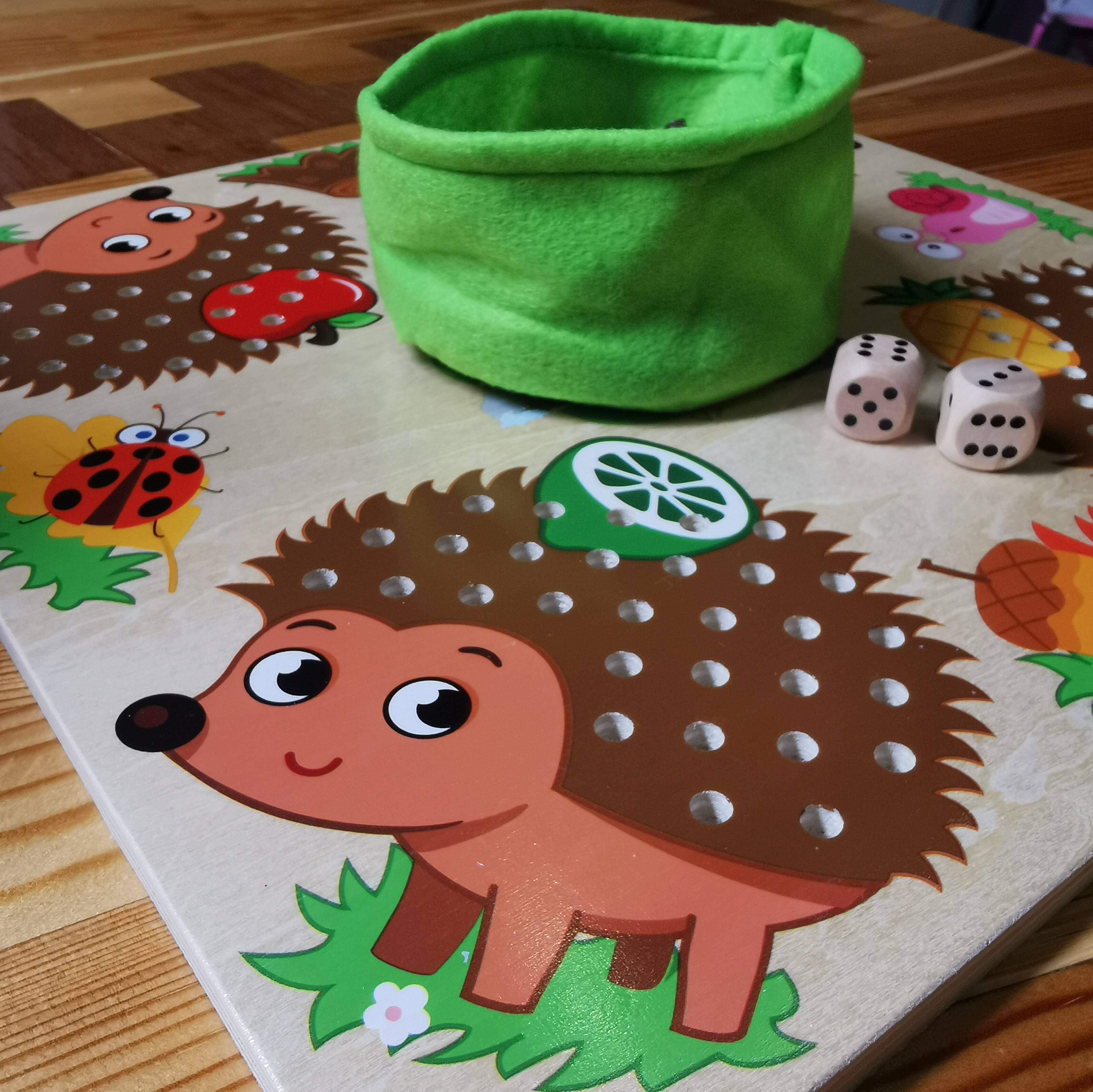 Puidust lauamäng "Vahvad siilid"