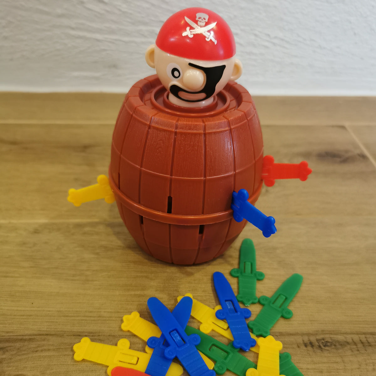 Lauamäng "Hull piraat"
